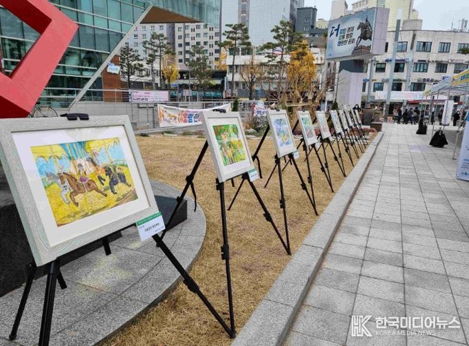 지난해 개최된 아동권리 그리기 공모전 모습