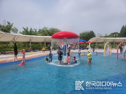 아트밸리 아산 신정호 야외 물놀이장 전경