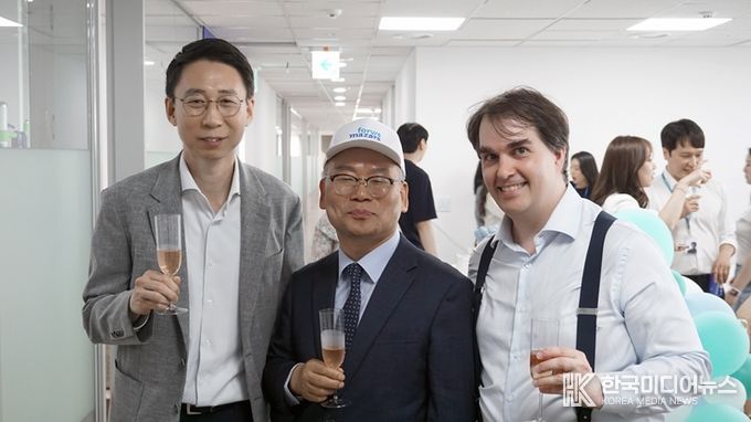 Forvis Mazars 통합 행사 - 박승하 한국 대표이사 - 가운데 중앙 ( 사진제공 - Forvis Mazars Korea)