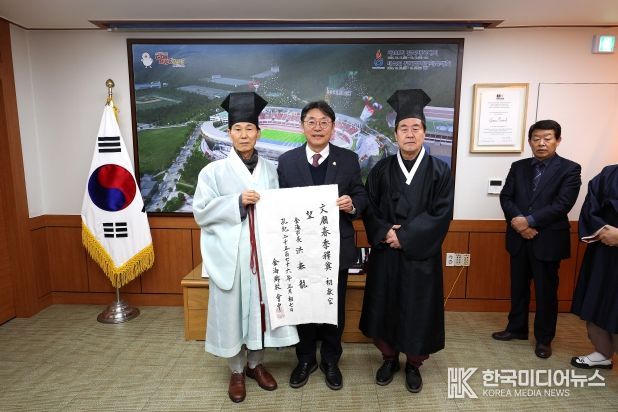 천권 전달식 사진