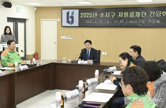 조용익 부천시장이 자율방재단 간담회에 참석하여 단원들을 격려하고 있다.