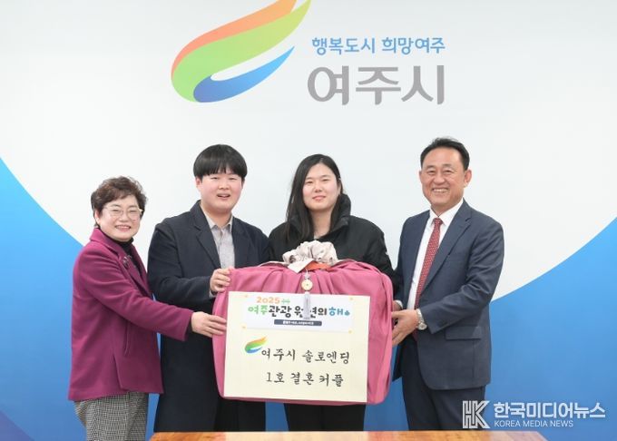 솔로엔딩의 결실! 첫 부부탄생에 시장 따뜻한 축하