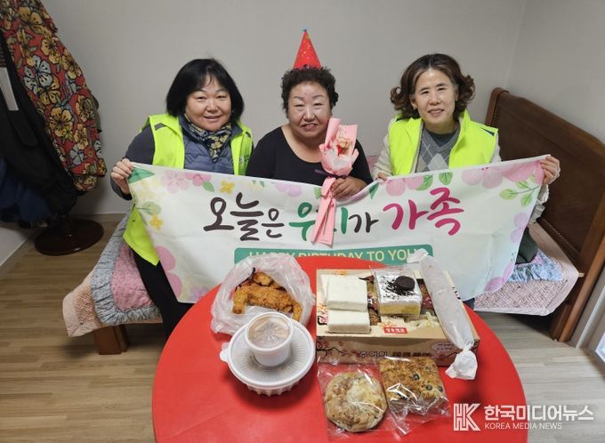 부산 북구 덕천3동, 10년째 매월 독거어르신 생신축하서비스 제공
